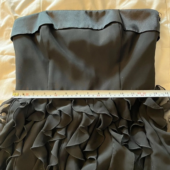 White House black market formal
Black strapless dress size 4 Prom, Party edgy - Picture 13 of 13